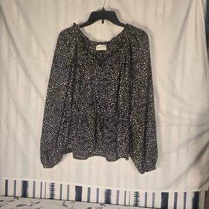 Universal Thread Black and White Blouse